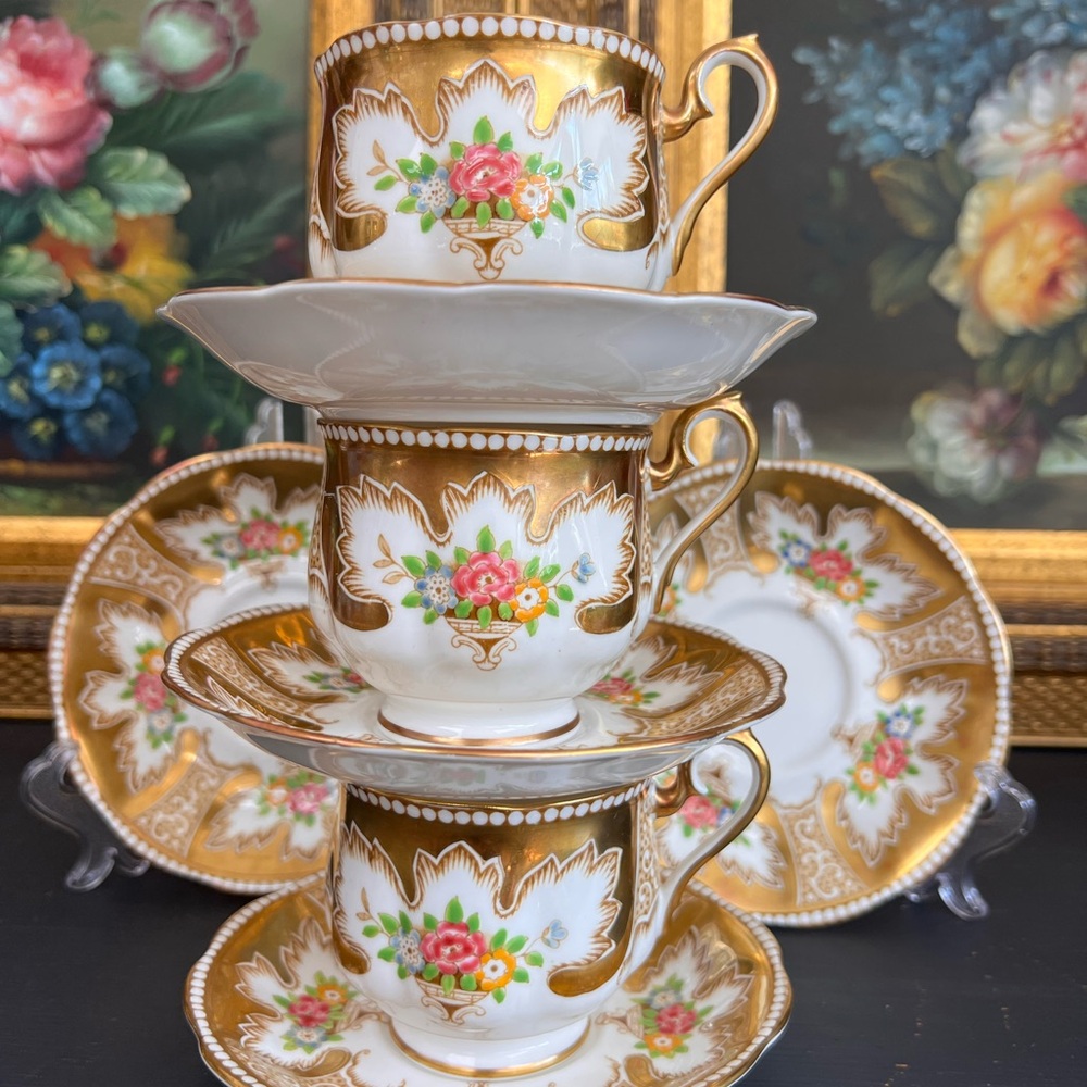 Elegant Floral Tea Cup and Saucer Set - Picture 4 of 9